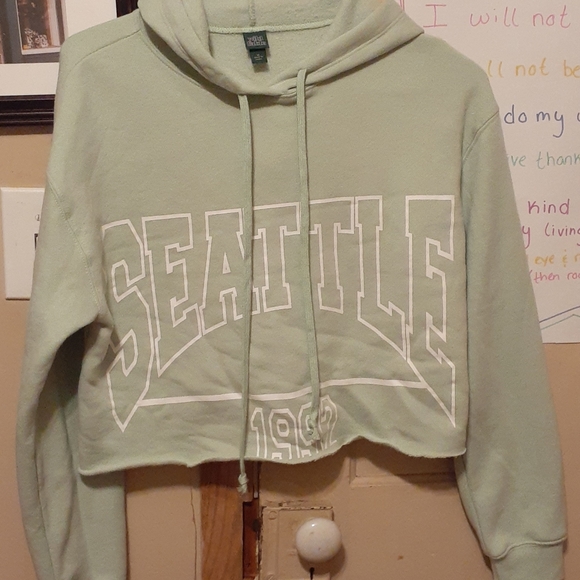 NWOT Seattle 1992 crop top hoodie 💦 - Picture 2 of 5